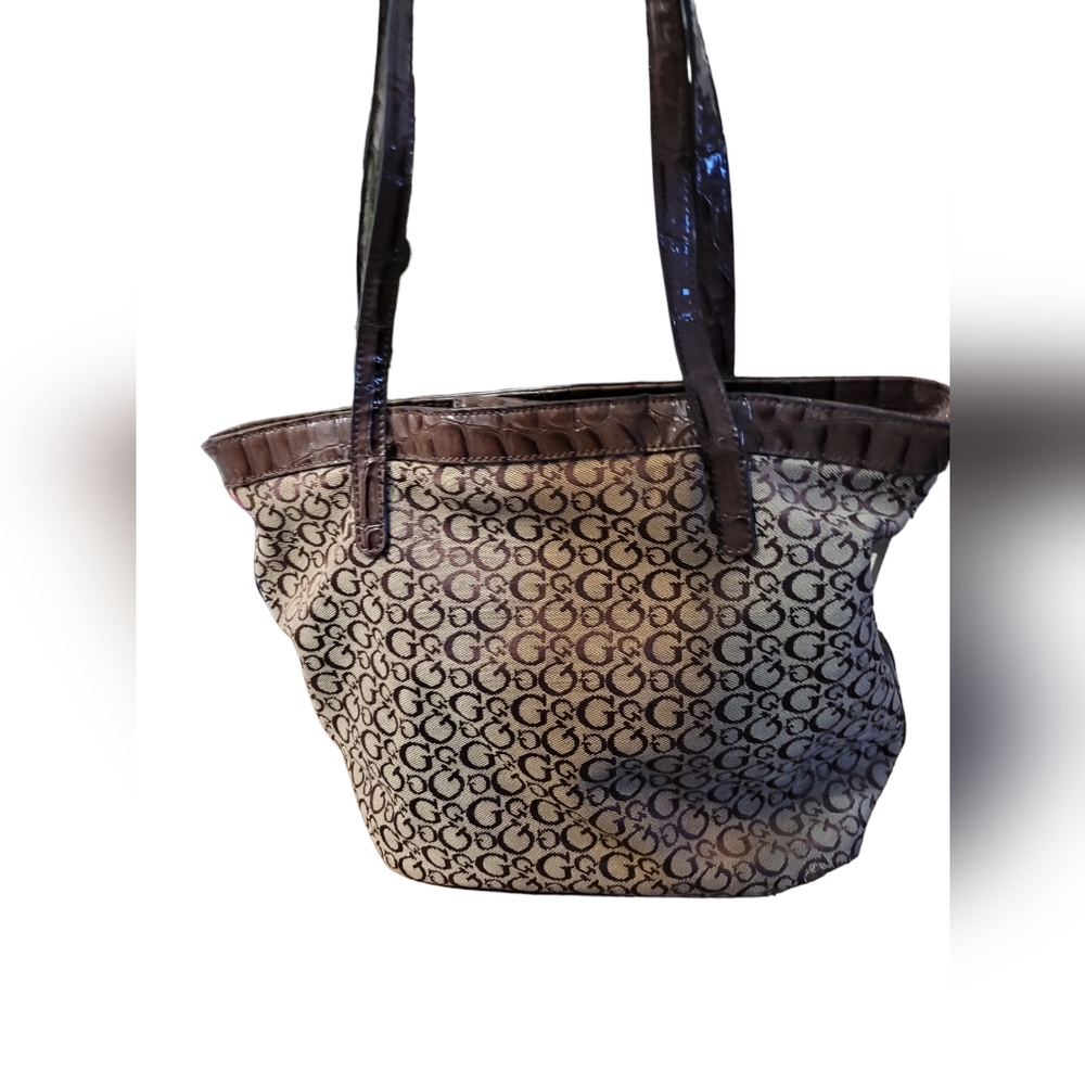 GUESS PURSE - Picture 2 of 4